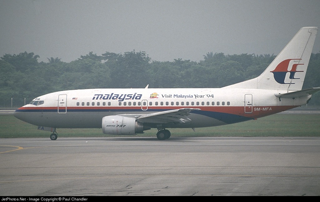 Photo of 9M-MFA Boeing 737-5H6 by Paul Chandler