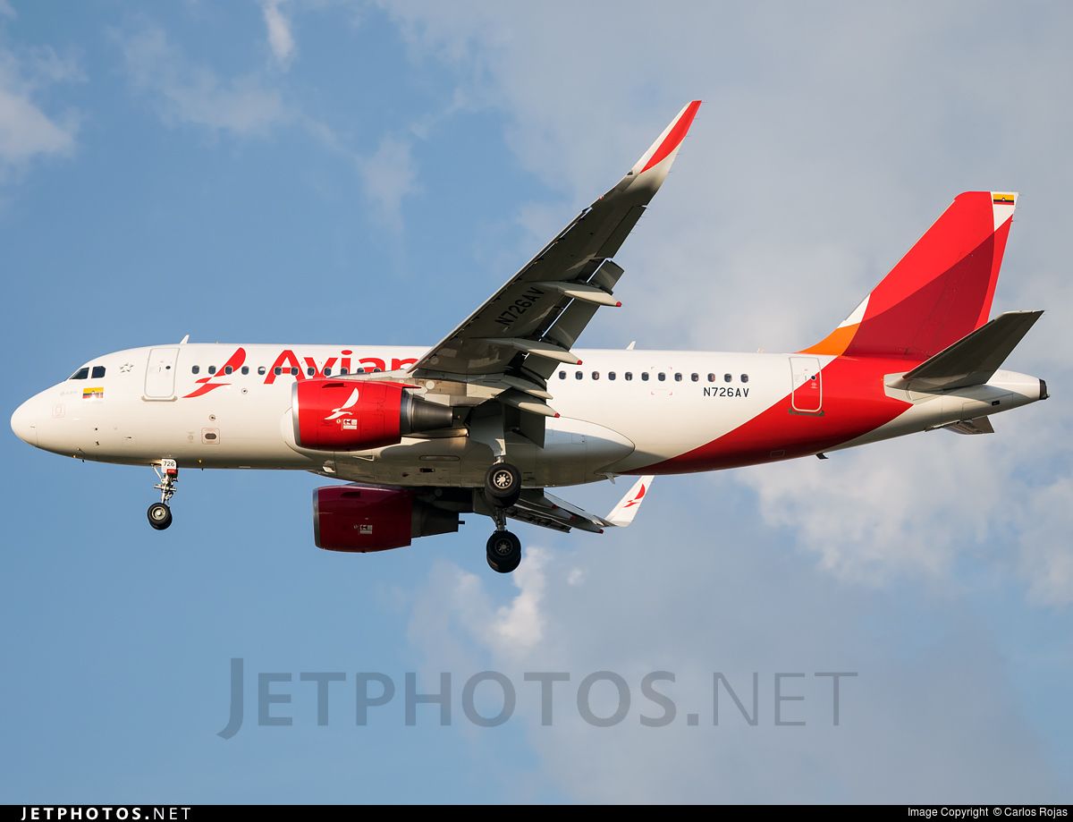 Photo of N726AV Airbus A319-115 by Carlos Rojas