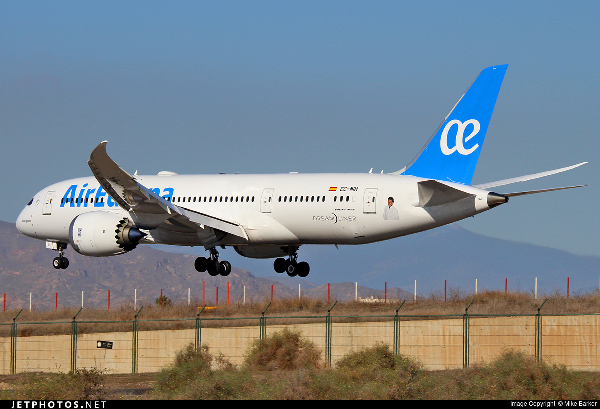 Photo of EC-MIH Boeing 787-8 Dreamliner by Mike Barker
