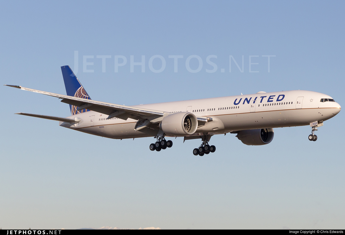 Photo of N2333U Boeing 777-322ER by Chris Edwards