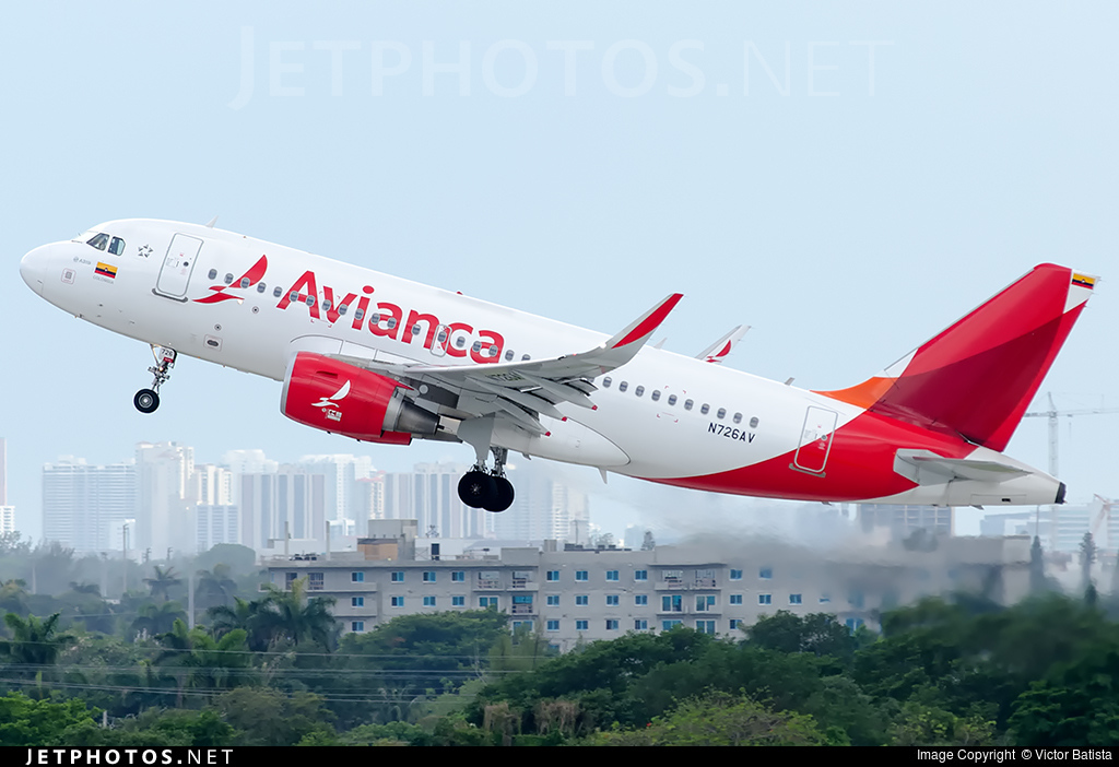 Photo of N726AV Airbus A319-115 by Victor Batista