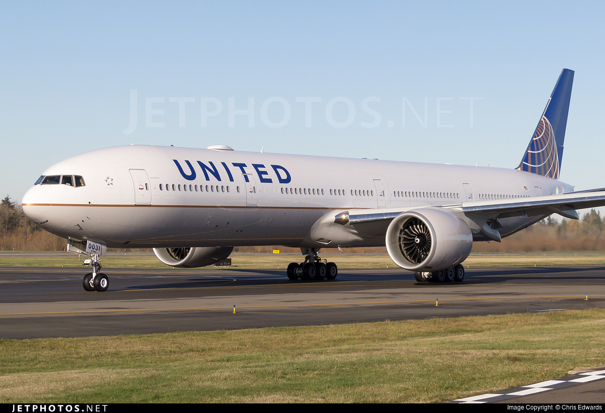 Photo of N2331U Boeing 777-322ER by Chris Edwards